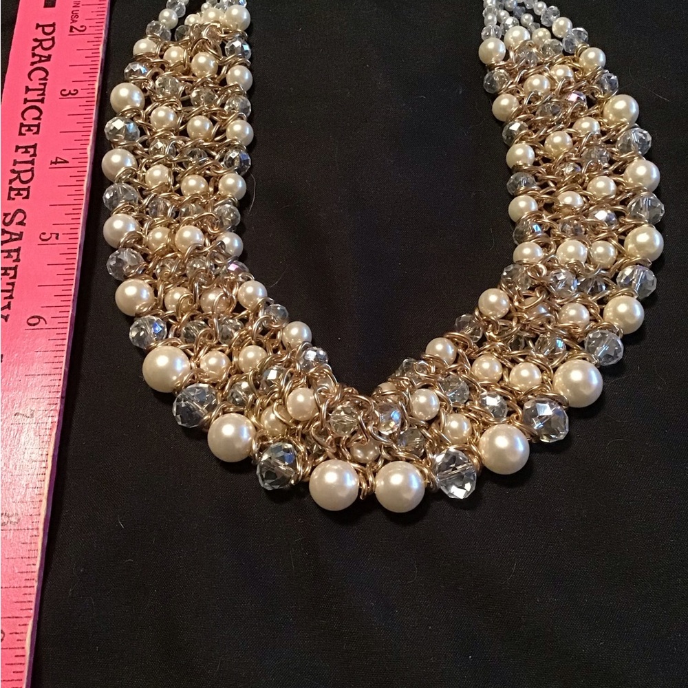 FAUX PEARL & CRYSTAL BEAD STATEMENT NECKLACE GOLD TONE UNBRANDED GUC - Picture 2 of 3